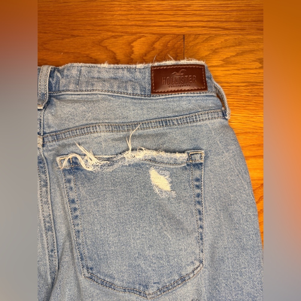 Y2K Hollister Curvy High-Rise Mom Jeans | Distressed | Light Wash 13R | W31 L27 - Picture 6 of 7